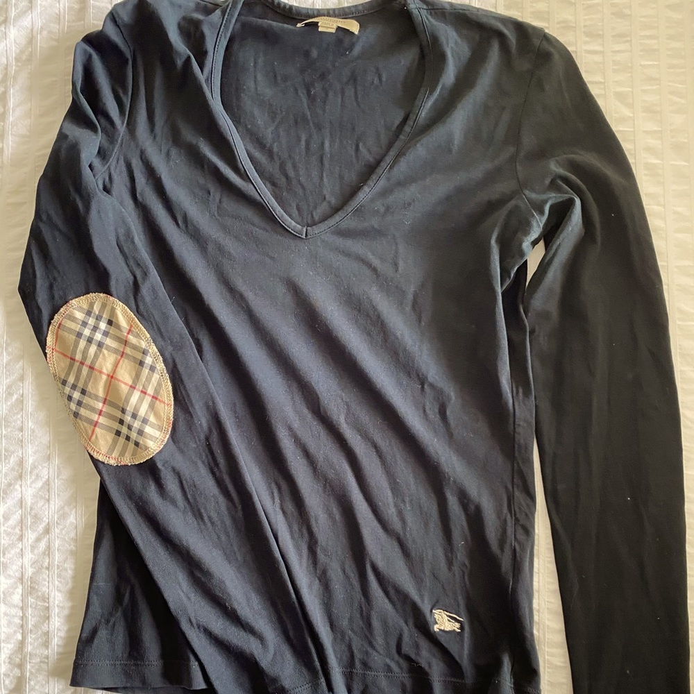 Burberry v neck top.